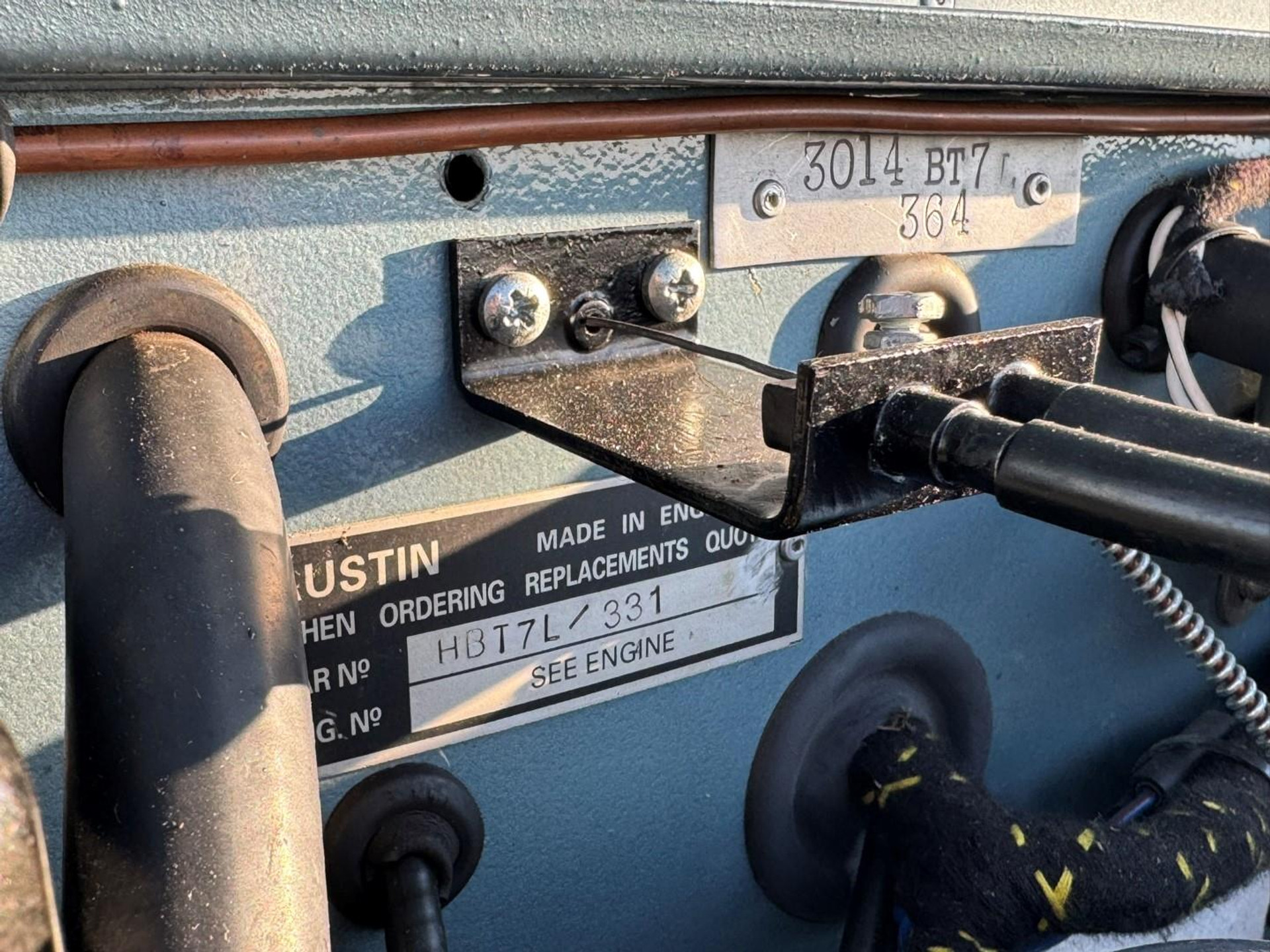 42319044-14.jpg